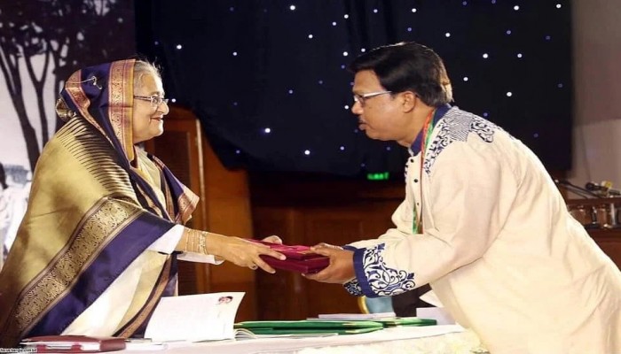 এবারও শিল্পকলা একাডেমির মহাপরিচালক লিয়াকত আলী লাকী