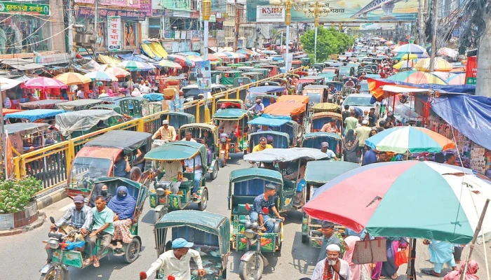 ঢাকা: দিনভর তীব্র যানজট, সন্ধ্যার পর নামে নির্জনতা!