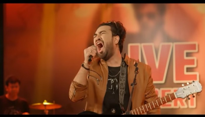 নাটক পাড়ায় ‘তাণ্ডব’ চালাচ্ছে ‘আশিকি’!