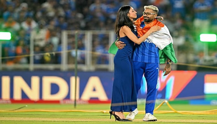 পতাকা অবমাননার মামলা  হার্দিক পান্ডিয়ার নামে