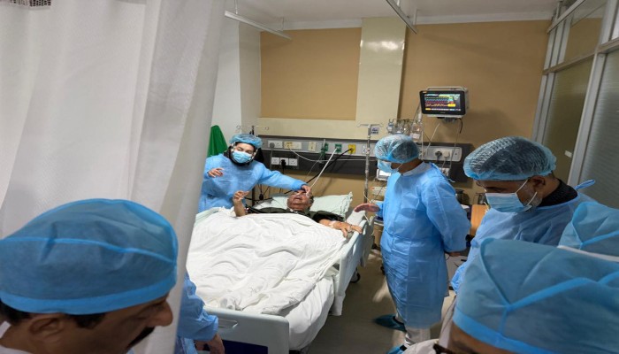 হাসপাতালে মির্জা আব্বাসকে দেখতে গেলেন প্রধানমন্ত্রী