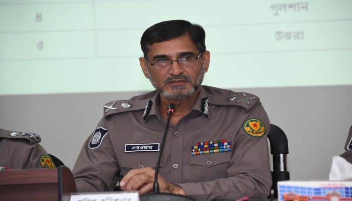 ঈদে বাসের ভাড়ার চার্ট ঝোলানো বাধ্যতামূলক, চলবে মোবাইল কোর্ট: ডিএমপি কমিশনার