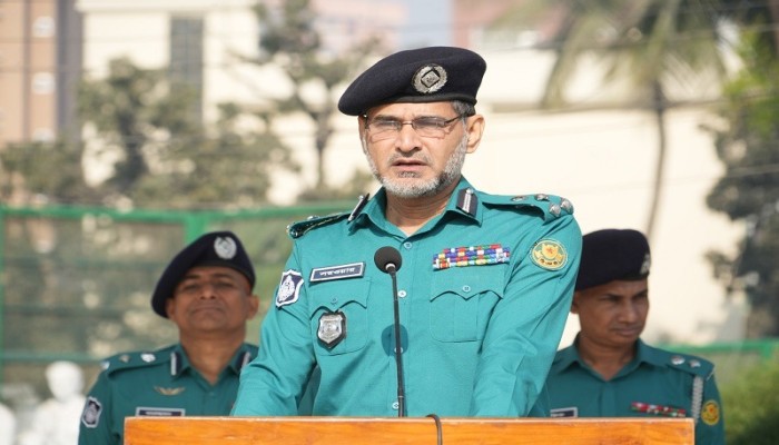 ঈদে ঘর ছাড়ার আগে টাকা-গয়না স্বজনদের কাছে অথবা থানায় রাখুন: ডিএমপি কমিশনার