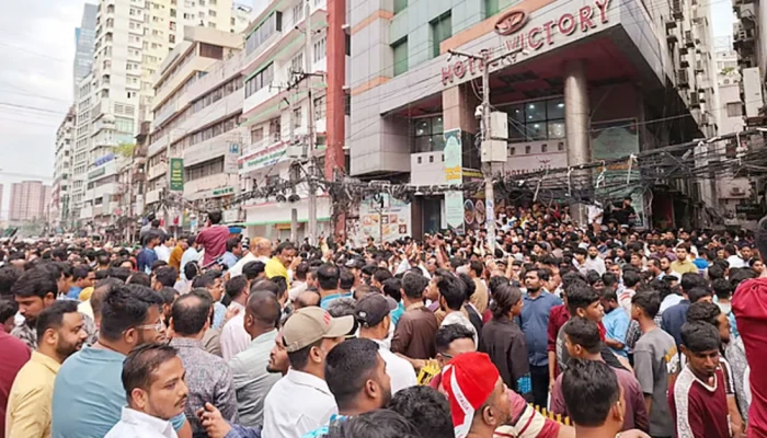 প্রধানমন্ত্রীর আগমনে নয়াপল্টনে বিএনপি নেতাকর্মীদের ঢল