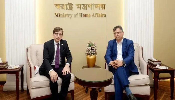 পুলিশের ভাবমূর্তি পুনরুদ্ধারে ফ্রান্সের সহযোগিতা কামনা করলেন স্বরাষ্ট্রমন্ত্রী
