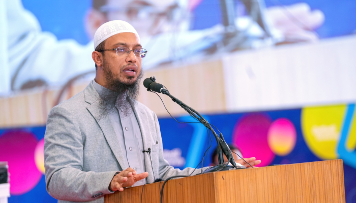 নারীদের শরীরে সুগন্ধি ব্যবহার নিয়ে যা বললেন শায়খ আহমাদুল্লাহ