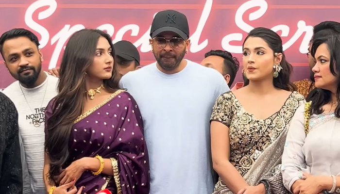 নায়িকাদের শরীরে শাকিবের হাত রাখা নিয়ে নেট দুনিয়ায় তোলপাড়