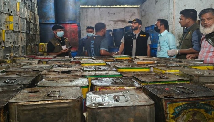 তেলের কৃত্রিম সংকট রুখতে র‍্যাবের সাড়াশি অভিযান: ১.৪২ লাখ লিটার তেল জব্দ
