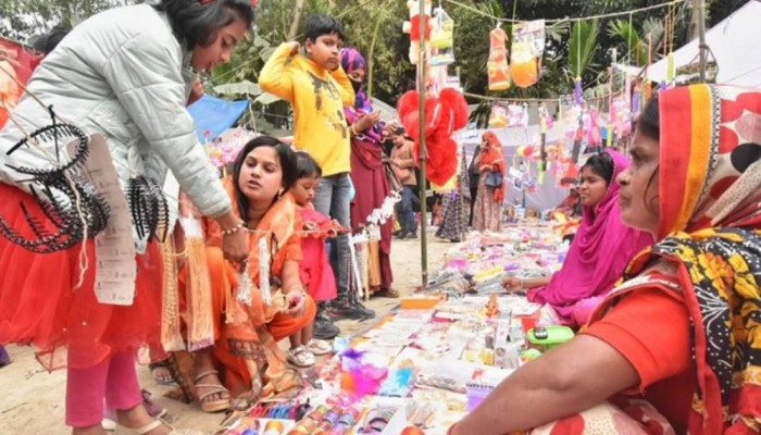 'বউ মেলা'য় পুরুষ প্রবেশ নিষিদ্ধ, ১ দিনেই বাণিজ্য হয় ১০ কোটি টাকার
