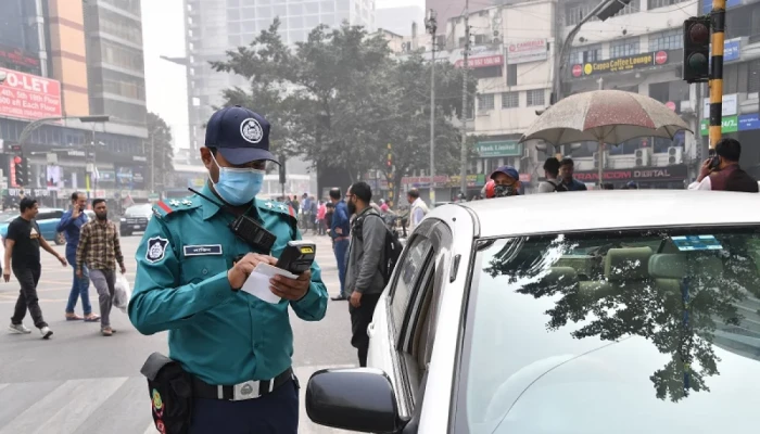 ট্রাফিক আইন ভাঙলে অটো নোটিশ, হাজিরা না দিলে পরোয়ানা